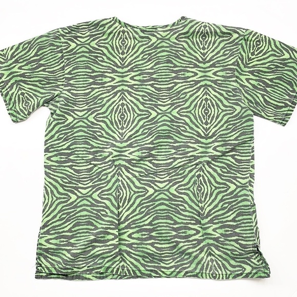 Med + Wear zebra print nursing scrub top - Picture 2 of 4